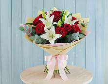 Букет цветов из:  Лилии и Розы в Аркадаке