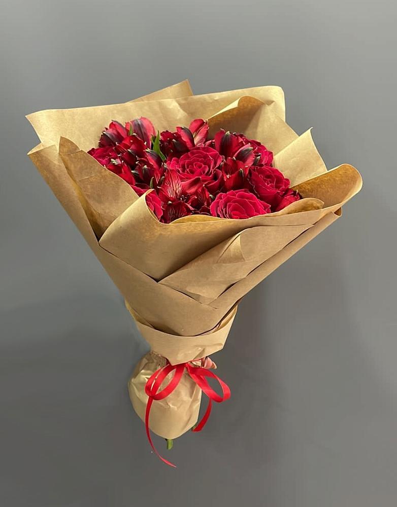 Букет цветов из: Альстромерии и Розы в Аркадаке