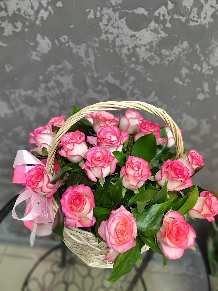 Цветочная композиция из Розы в корзине в Аркадаке