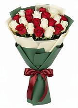 Букет Микс из красных и белых роз в Аркадаке
