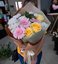 Букет цветов из:  Герберы, Розы и Хризантемы в Аркадаке