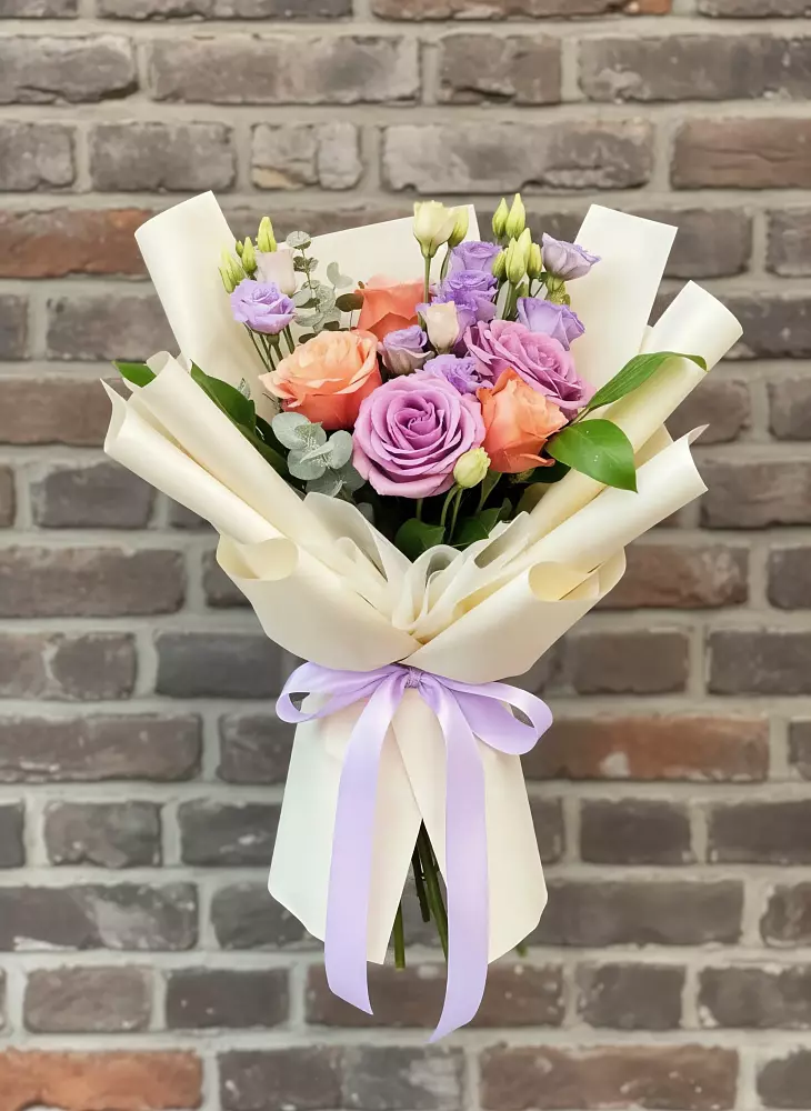 Букет цветов из: Лизиантусы и Розы в Аркадаке