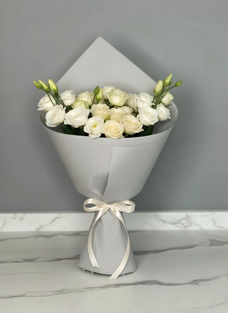 Букет цветов из: Розы и Лизиантусы в Аркадаке