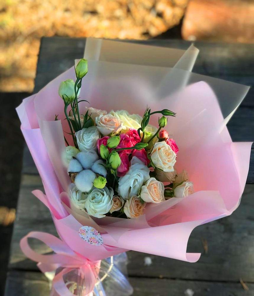 Букет цветов из: Розы и Лизиантусы в Аркадаке