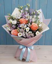 Букет цветов из:  Лизиантусы, Розы, Альстромерии и Гипсофила в Аркадаке