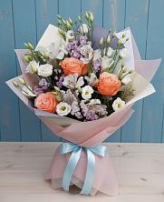 Букет цветов из:  Лизиантусы, Розы, Альстромерии и Гипсофила в Аркадаке