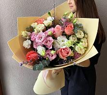 Букет цветов из:  Розы, Лизиантусы и Гвоздики #REPLACE_PRED# Аркадаке