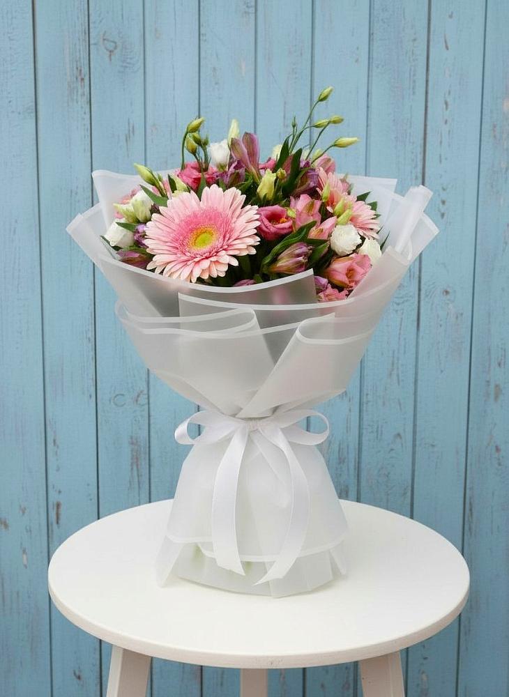 Букет цветов из: Герберы, Альстромерии и Лизиантусы в Аркадаке