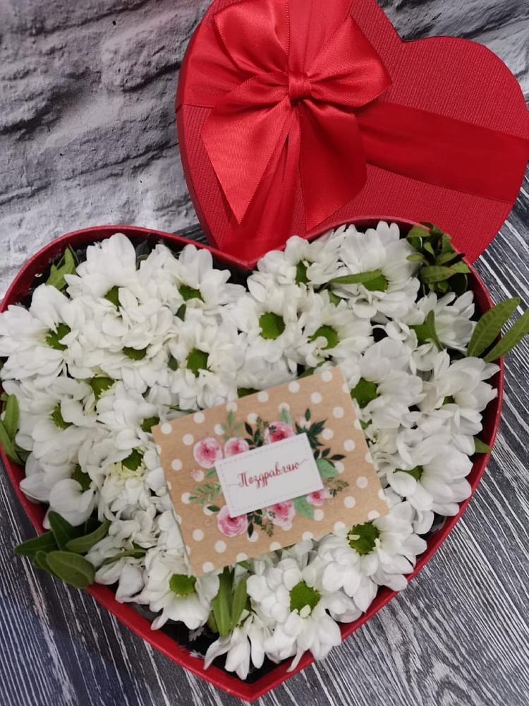 Цветочная композиция из Хризантемы в виде сердца в Аркадаке