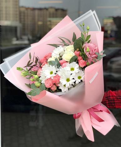 Букет цветов из: Розы, Лизиантусы и Хризантемы в Аркадаке