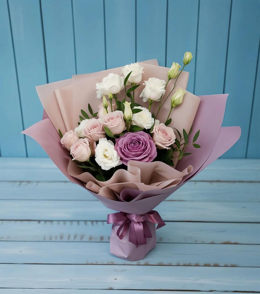 Букет цветов из: Розы и Лизиантусы в Аркадаке